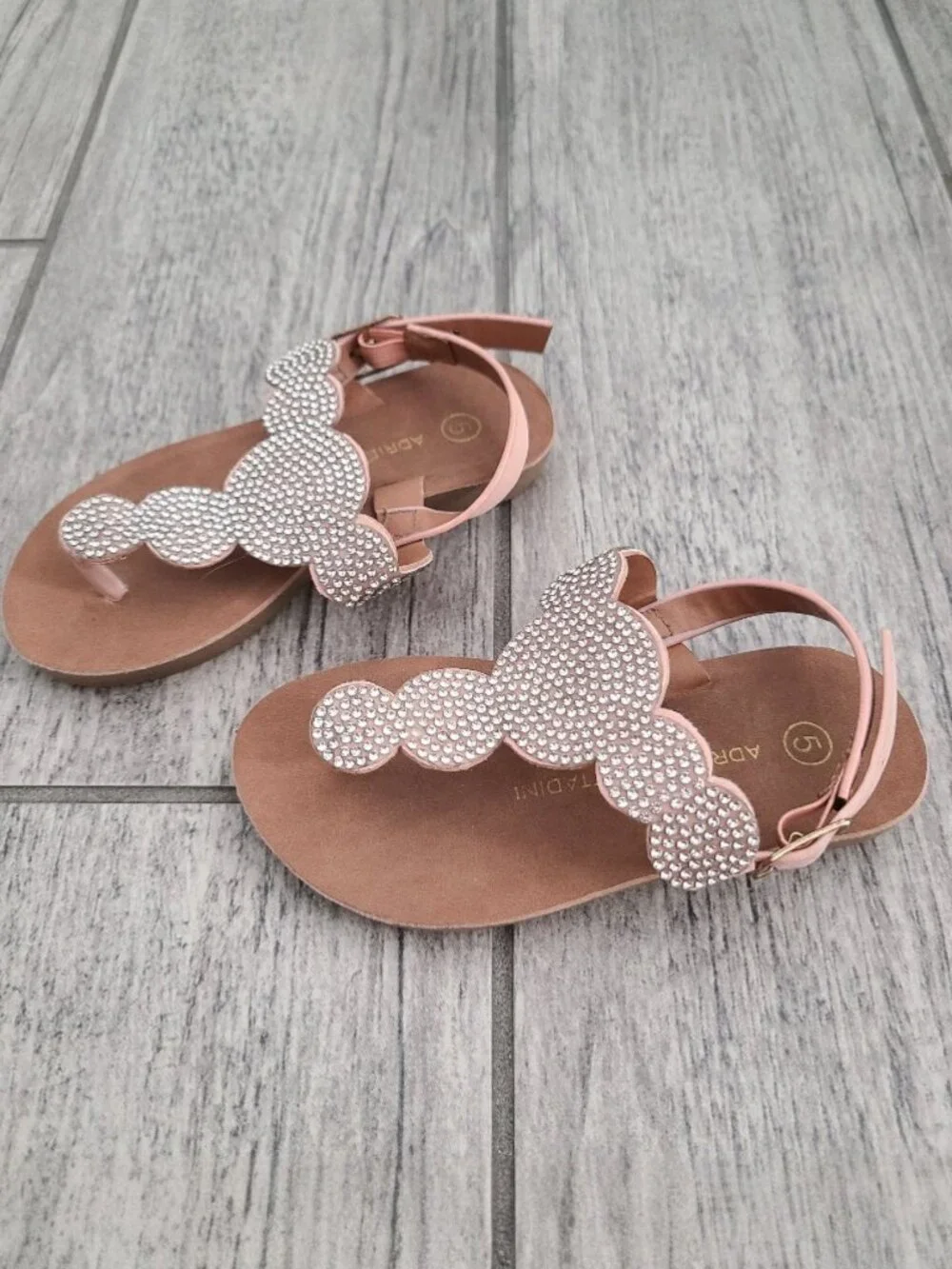 Adrienne Vittadini Girls Pink & Brown Rhinestone Thong Sandals Size 5